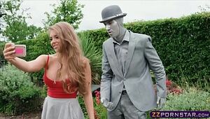 Big-titted gal bangs a living statue performer outdoors